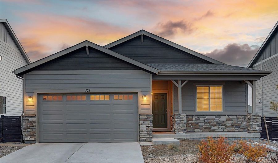 121 S Vandriver Way, Aurora, CO 80018 - 3 Beds, 2 Bath
