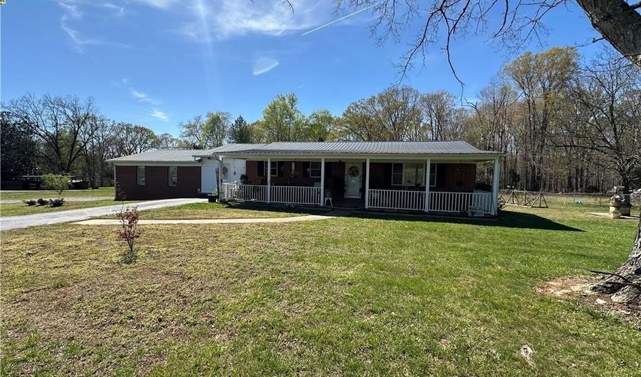 281 Spencer Meadow Rd, Asheboro, NC 27205 - 3 Beds, 2 Bath