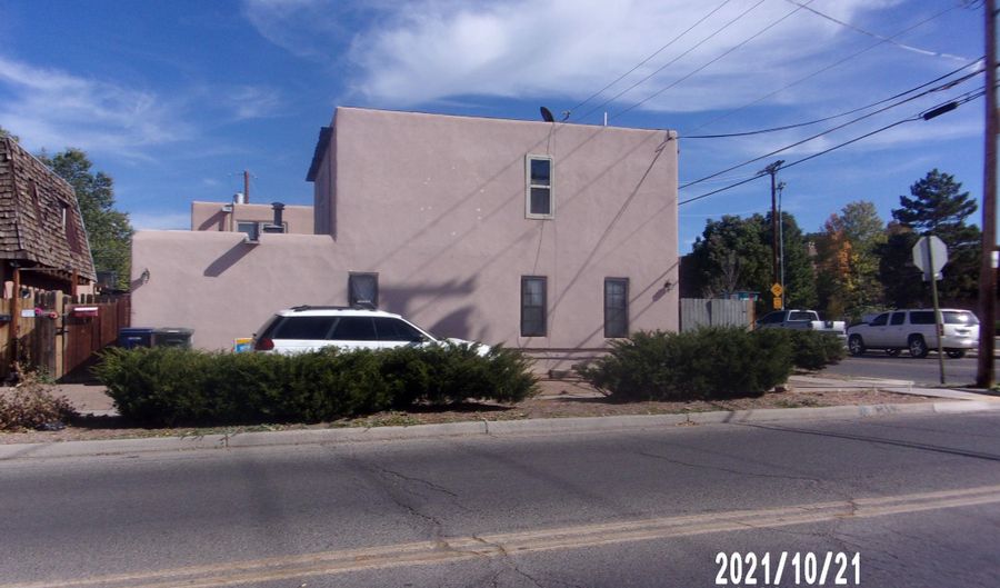 1045 W DON DIEGO, Santa Fe, NM 87505 - 3 Beds, 2 Bath