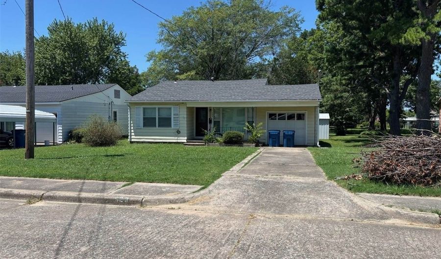 523 S 13th St, McAlester, OK 74501 - 2 Beds, 1 Bath
