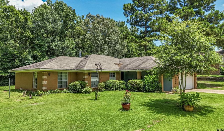 10203 Crestview Dr, Tyler, TX 75707 - 4 Beds, 3 Bath