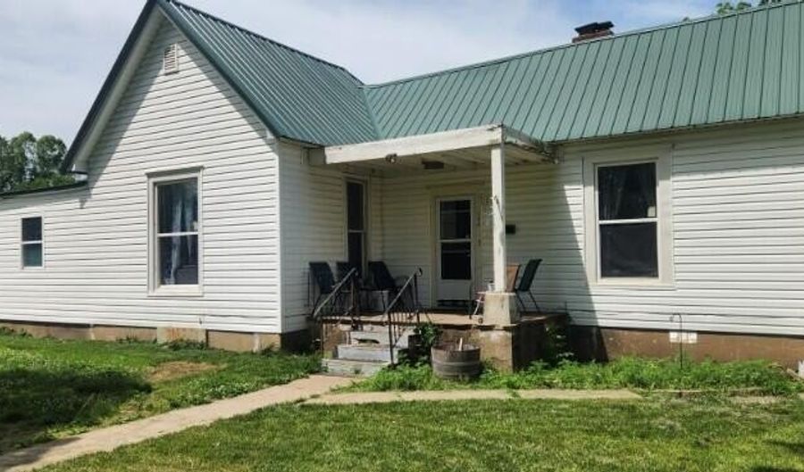 246 E 14th St, Baxter Springs, KS 66713 - 4 Beds, 1 Bath