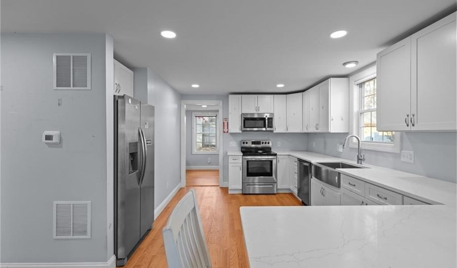 31 Swan St, North Providence, RI 02911 - 4 Beds, 2 Bath