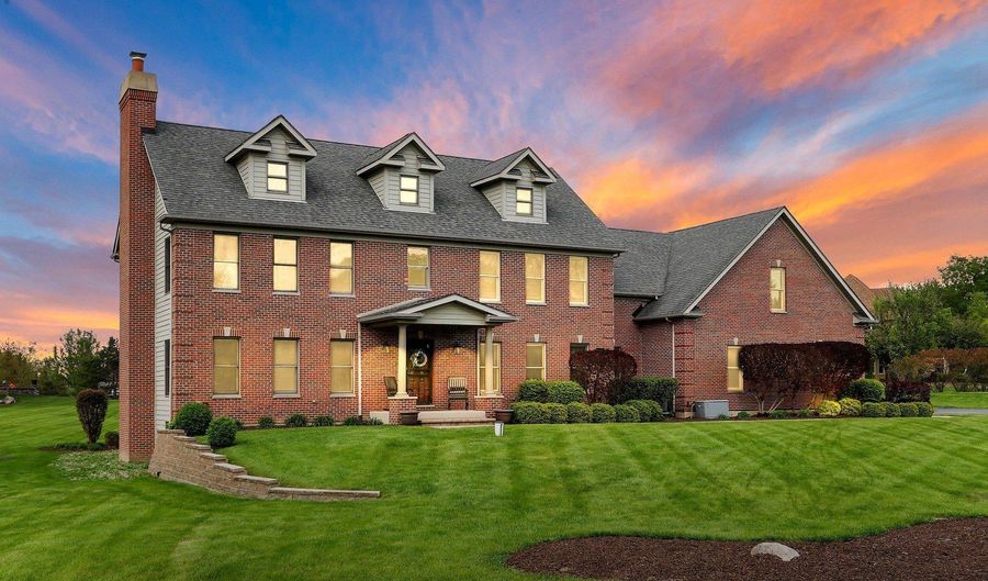 575 Hidden Creek Dr, Antioch, IL 60002 - 4 Beds, 4 Bath