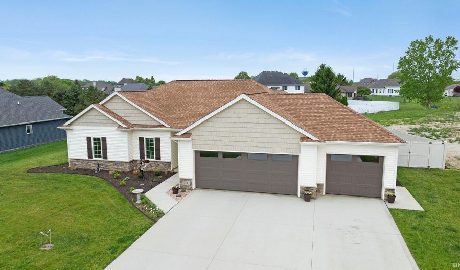 201 Thoroughbred Ln, Auburn, IN 46706 - 2 Beds, 3 Bath