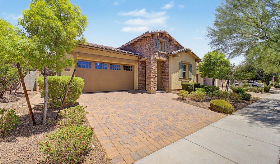 20516 W CARLTON Mnr, Buckeye, AZ 85396 - 4 Beds, 2 Bath