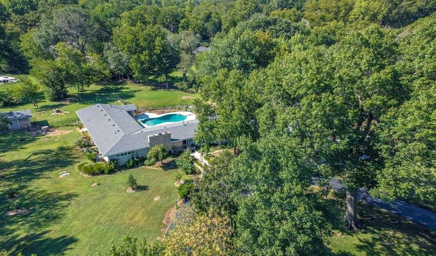 7 Valley Rd, Arkansas City, KS 67005 - 4 Beds, 3 Bath