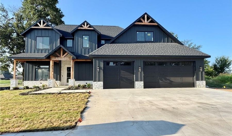 811 Greenhorn St, Bentonville, AR 72712 - 4 Beds, 5 Bath
