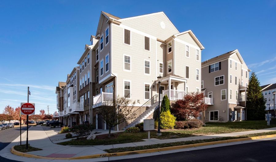 42183 SHORECREST Ter, Aldie, VA 20105 - 3 Beds, 3 Bath