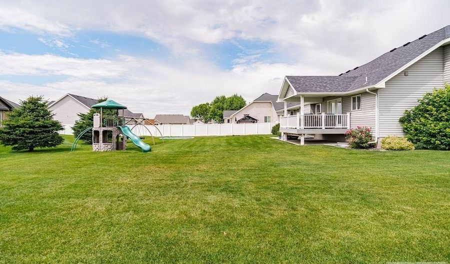 1678 Marsala Ct, Ammon, ID 83401 - 6 Beds, 3 Bath