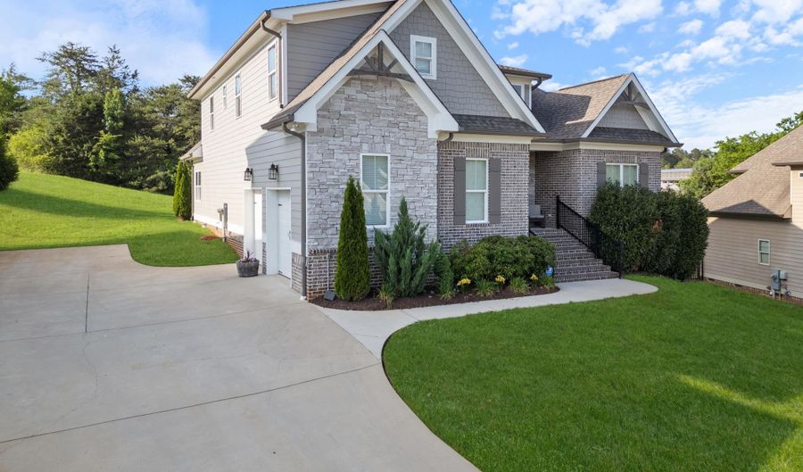 3338 Hawks Creek Dr, Apison, TN 37302 - 4 Beds, 3 Bath