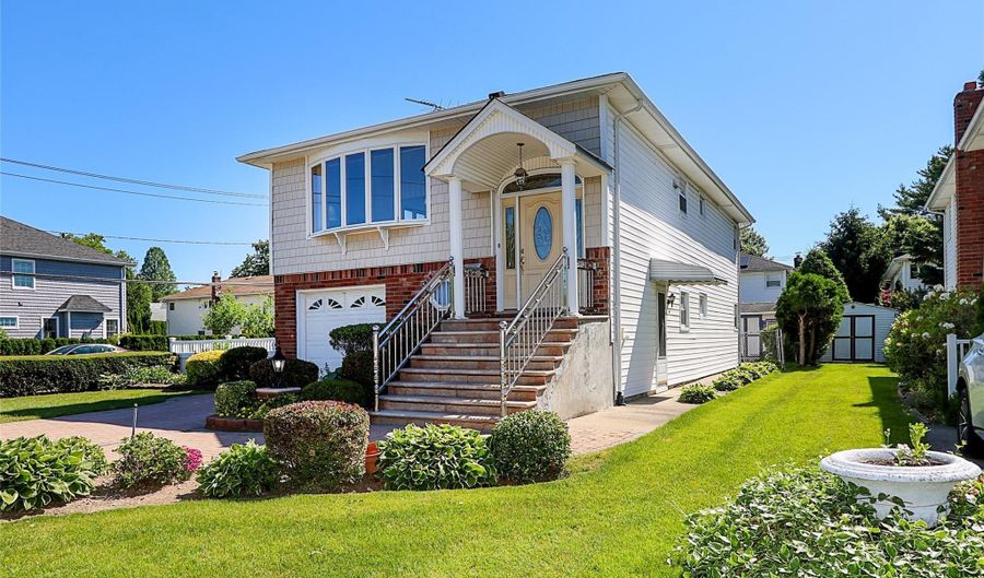 49 Lee Ave, Albertson, NY 11507 - 4 Beds, 2 Bath