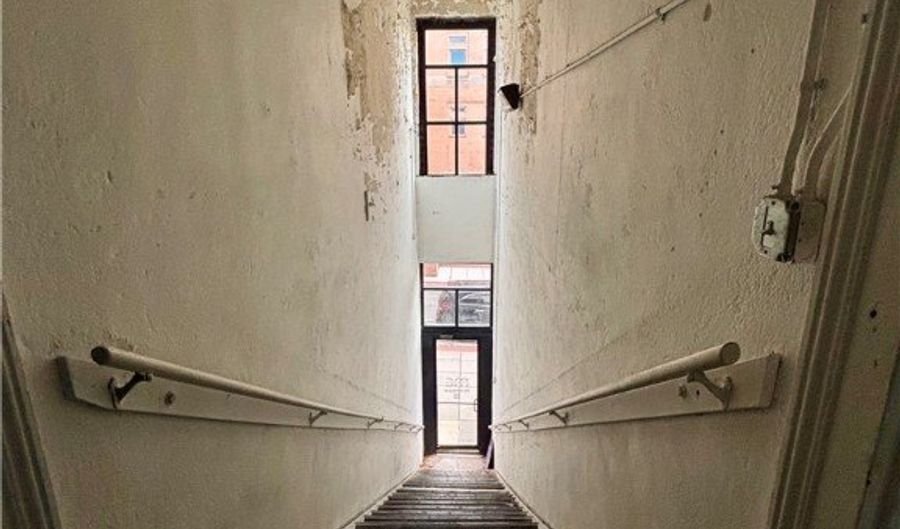 122 W Whitner St B, Anderson, SC 29624 - 0 Beds, 0 Bath