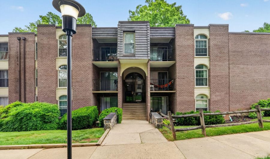 3330 WOODBURN VILLAGE Dr 33, Annandale, VA 22003 - 2 Beds, 2 Bath