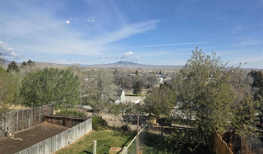 1607 Draw St, Cody, WY 82414 - 2 Beds, 2 Bath