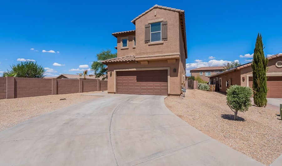 1090 E Lyle Canyon Dr, Sahuarita, AZ 85629 - 4 Beds, 4 Bath