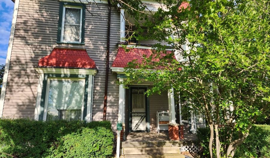 205 N Hundley St, Albany, MO 64402 - 4 Beds, 3 Bath