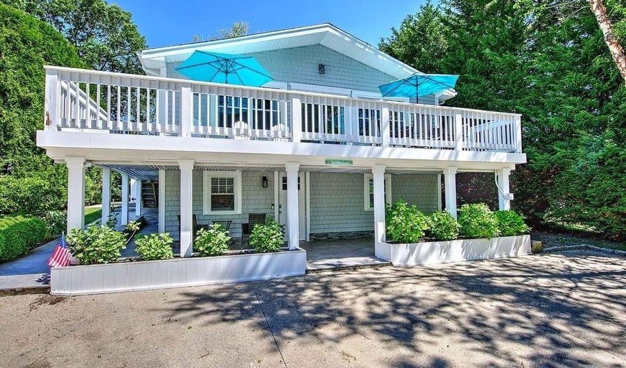 36 Fairway Rd, Narragansett, RI 02882 - 5 Beds, 2 Bath