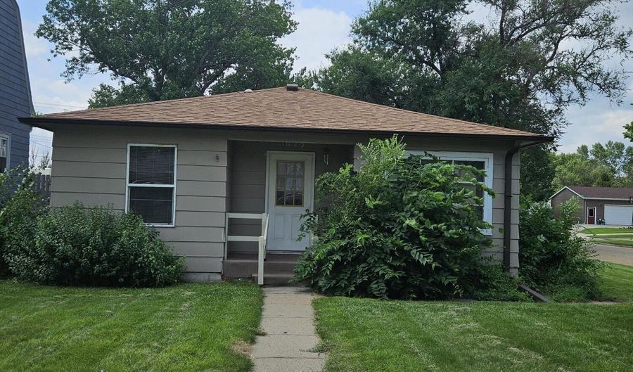 1023 N 1st St, Aberdeen, SD 57401 - 2 Beds, 1 Bath