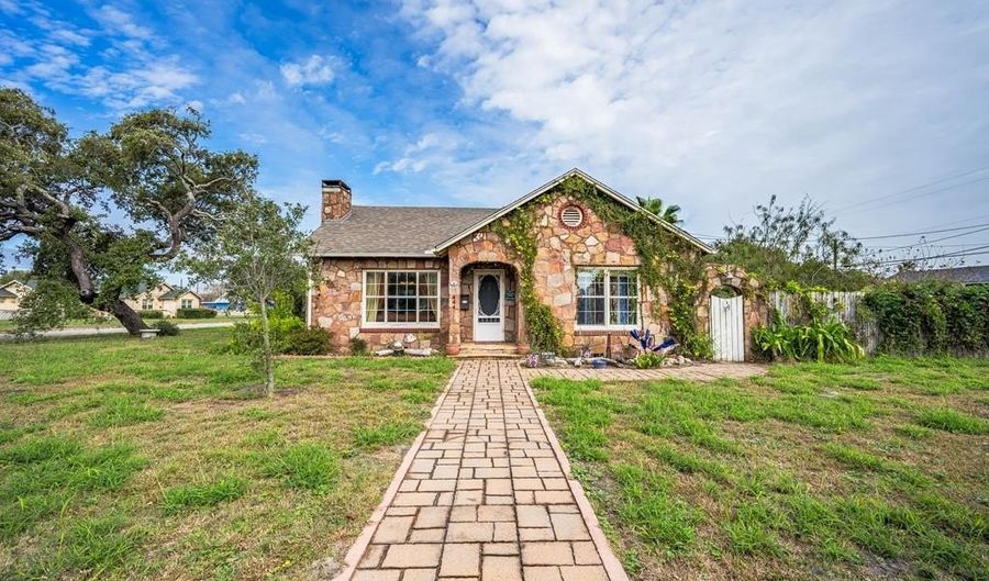 444 W Wheeler Ave, Aransas Pass, TX 78336 - 2 Beds, 1 Bath