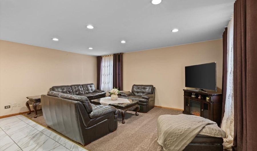 5316 W MINT JULIP Dr, Alsip, IL 60803 - 3 Beds, 4 Bath