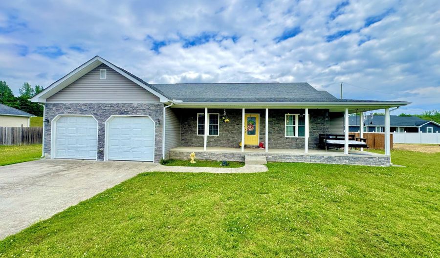 102 Beech St, Barbourville, KY 40906 - 3 Beds, 2 Bath