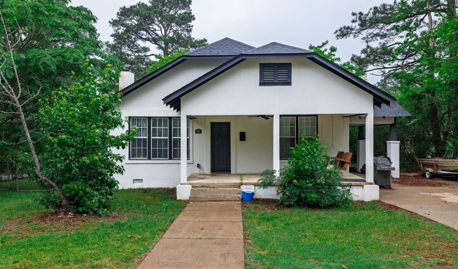 1626 Logan St, Arkadelphia, AR 71923 - 3 Beds, 2 Bath