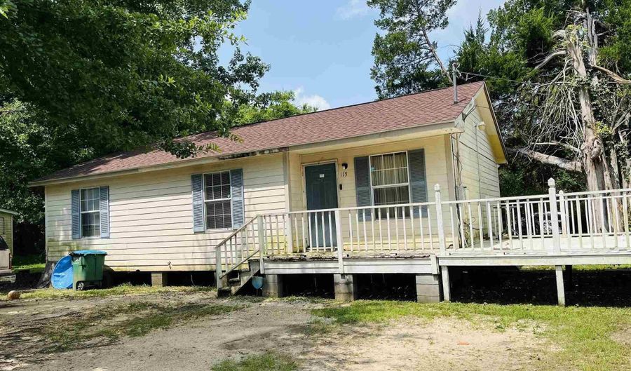 115 Clark St, Atmore, AL 36502 - 3 Beds, 2 Bath