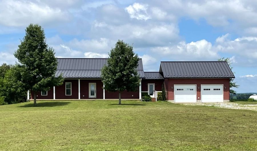 19571 E 1300 Rd, Allendale, IL 62410 - 3 Beds, 3 Bath