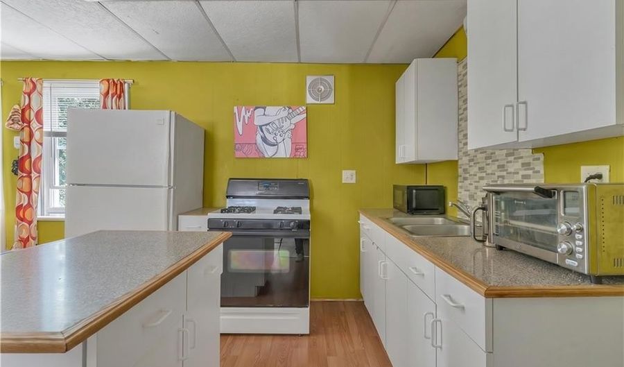19 Hardwick St, Cumberland, RI 02864 - 5 Beds, 4 Bath