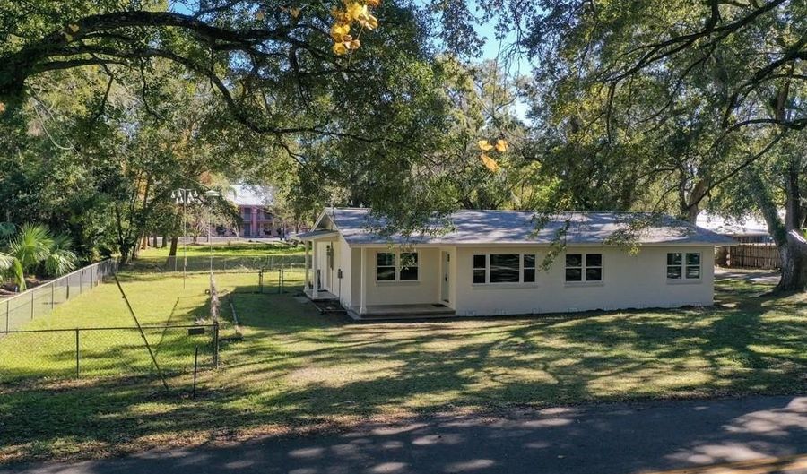 11 Shadow Ln, Apalachicola, FL 32320 - 3 Beds, 1 Bath