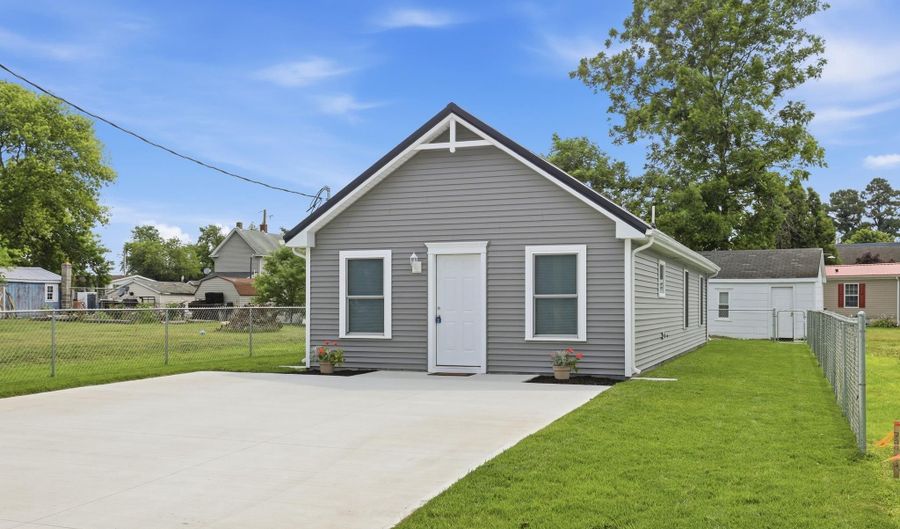 16 S RAILROAD Ave, Greenwood, DE 19950 - 2 Beds, 2 Bath