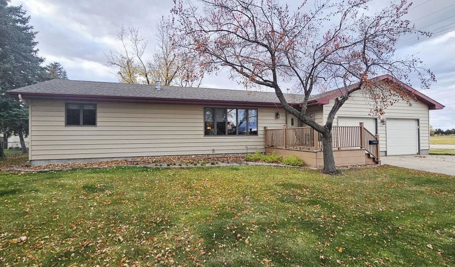 204 NE 21st Ave, Aberdeen, SD 57401 - 3 Beds, 2 Bath