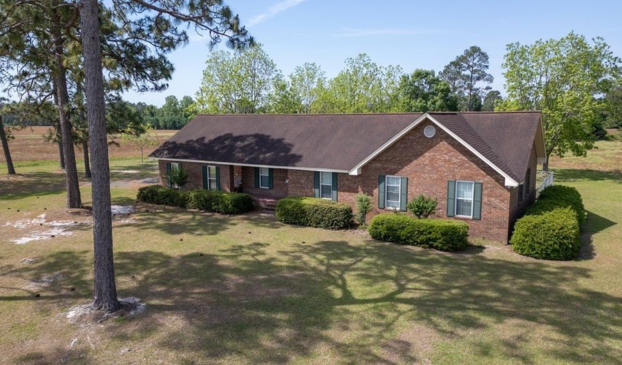 68 Smart Rd, Baxley, GA 31513 - 4 Beds, 3 Bath