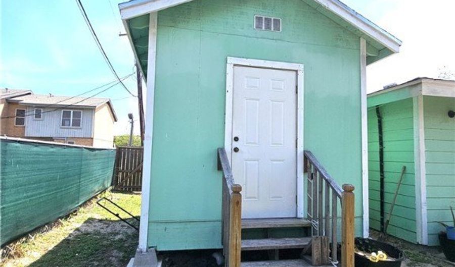 160 N 13th St, Aransas Pass, TX 78336 - 0 Beds, 0 Bath