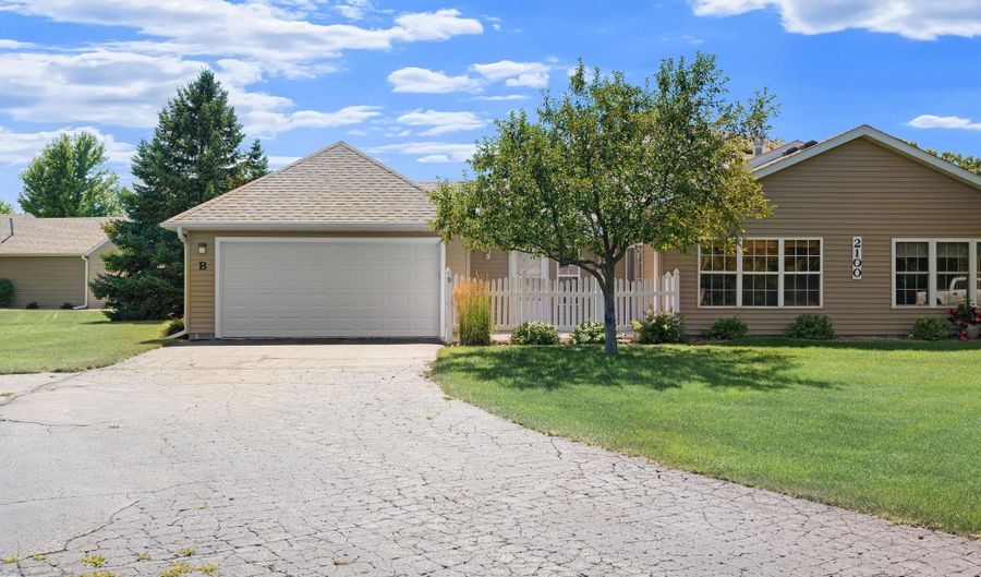 2100 Burr Oak Dr Ln B, Austin, MN 55912 - 2 Beds, 2 Bath