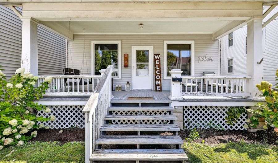 816 N SUPERIOR St, Appleton, WI 54911 - 3 Beds, 1 Bath