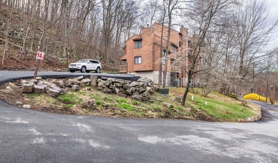 14 Village Way Unit 4, Alloway, NJ 07462 - 1 Beds, 1 Bath