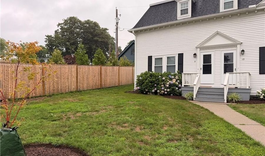 412 Bellevue Ave 9, Newport, RI 02840 - 2 Beds, 1 Bath