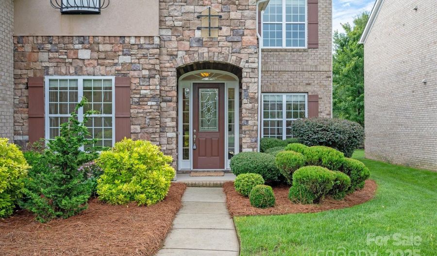 6615 Springs Mill Rd, Charlotte, NC 28277 - 5 Beds, 4 Bath