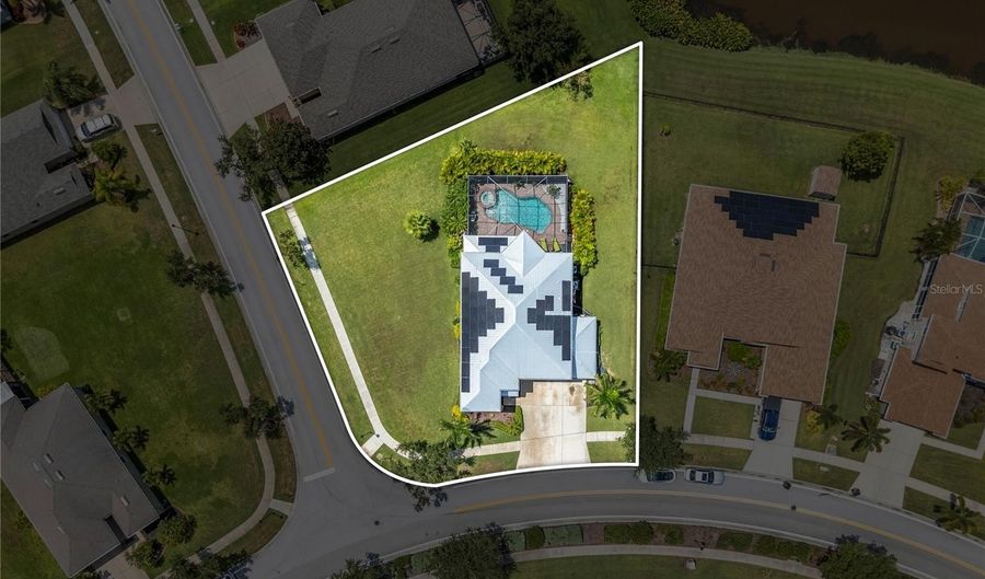 5304 SANDY SHELL Dr, Apollo Beach, FL 33572 - 6 Beds, 4 Bath