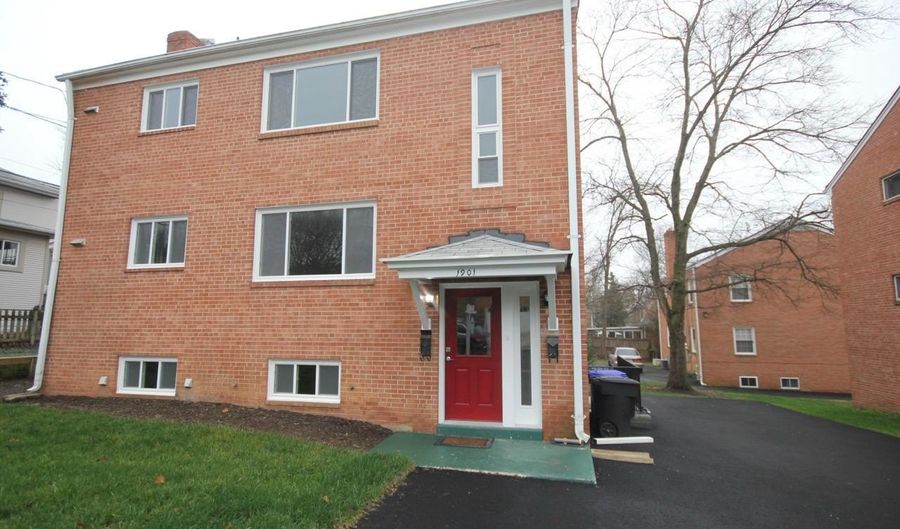 1901 N QUEBEC St N Upper Unit, Arlington, VA 22207 - 2 Beds, 1 Bath