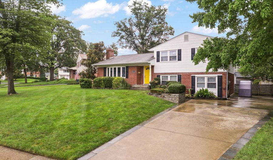 8323 BLOWING ROCK Rd, Alexandria, VA 22309 - 4 Beds, 3 Bath