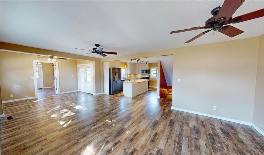 705 Glenview Dr, Albert Lea, MN 56007 - 4 Beds, 3 Bath