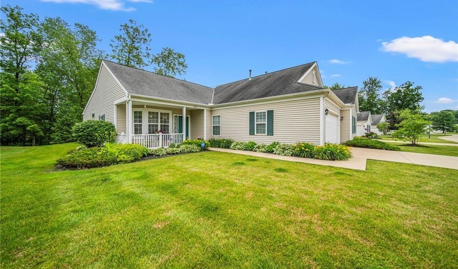 10707 Crossings Dr, Aurora, OH 44202 - 2 Beds, 2 Bath