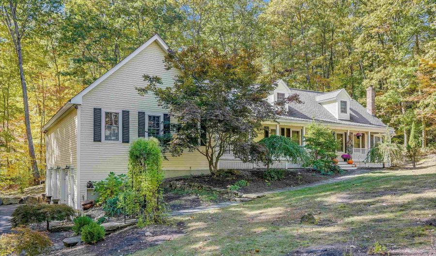 10 Barrington Dr, Bedford, NH 03110 - 4 Beds, 3 Bath