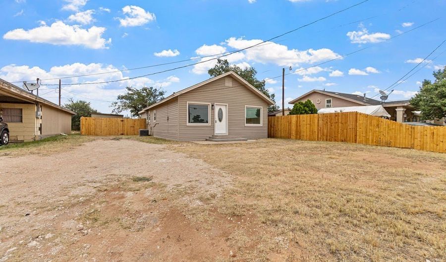 305 NE E, Andrews, TX 79714 - 3 Beds, 2 Bath