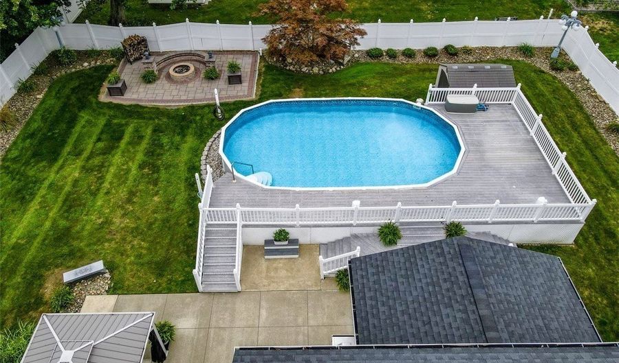 4071 Briarwood Ct, Ashtabula, OH 44004 - 5 Beds, 3 Bath