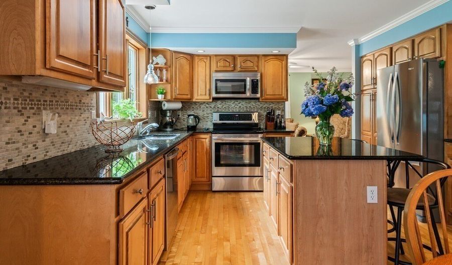 9 Santom St, Auburn, MA 01501 - 3 Beds, 3 Bath