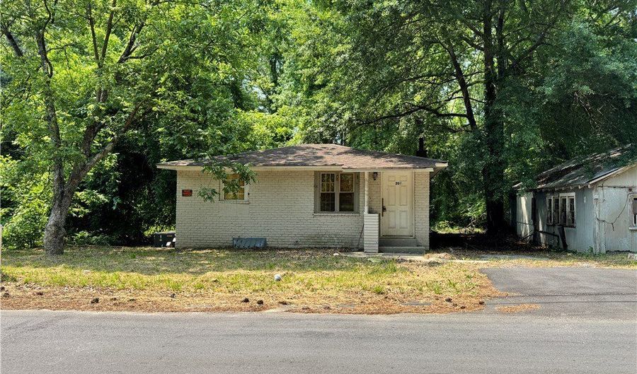 207 Oak Dr, Belton, SC 29627 - 2 Beds, 1 Bath